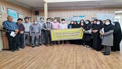 تزریق دُز یادآور واکسن کرونا توسط کارکنان شبکه بهداشت و درمان خوشاب 