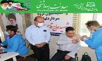 استقرار میز خدمت و تیم واکسیناسیون سیار در محل جایگاه نماز جمعه شهرستان به مناسبت هفته دولت 