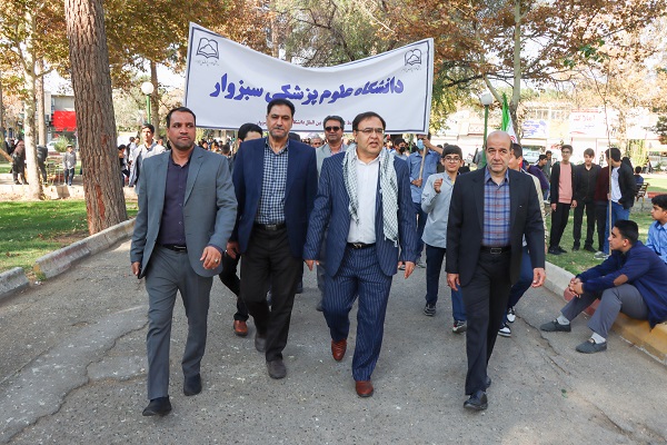  حضور پرشور جامعه دانشگاه علوم پزشکی سبزوار در راهپیمایی باشکوه یوم الله 13 آبان 