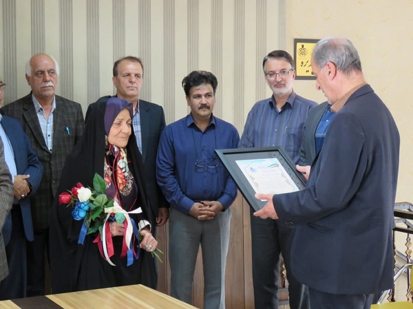 معلمی که در کلاس زندگی، مشقِ ایثار کرد معلمی که در کلاس زندگی، مشقِ ایثار کرد