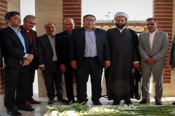 ادای احترام و تجدید میثاق با لاله گمنام دانشگاه توسط سرپرست جدید دانشگاه ادای احترام و تجدید میثاق با لاله گمنام دانشگاه توسط سرپرست جدید دانشگاه
